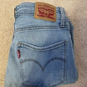 Levi Women Ripped Jeans